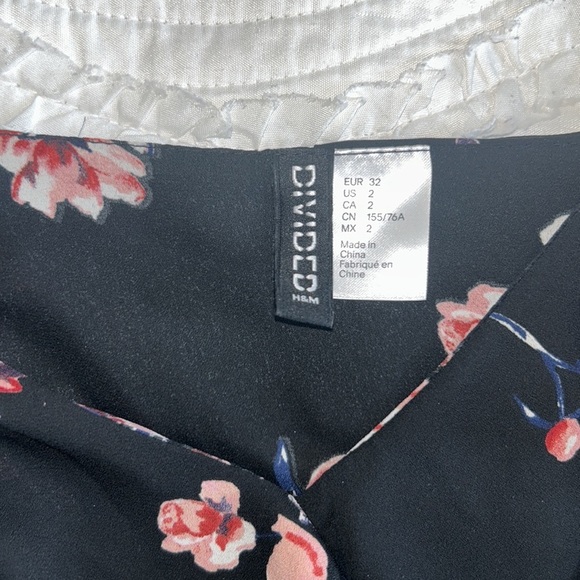 (Size 2) Floral off-shoulder long sleeve top - H&M (women’s) - Picture 6 of 13